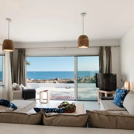 Lucía, En Primera Línea De Mar - Lanzarote Villa *